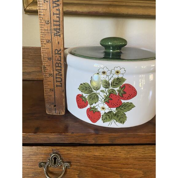 Vintage McCoy Strawberry Country Round Casserole Bean Pot #1421 Cookie Jar - Picture 5 of 6